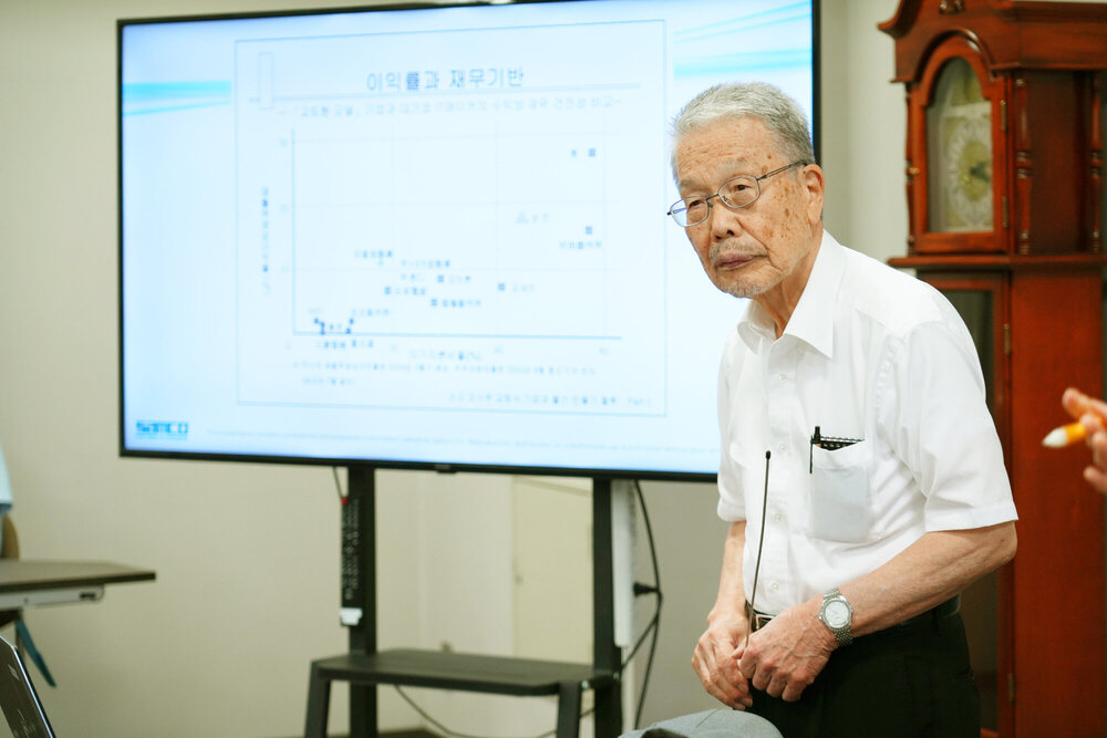 2025-07-16_CEO-Osamu-Tsuji-during-lecture-with-AJOU-University-students_DSC05364.jpg