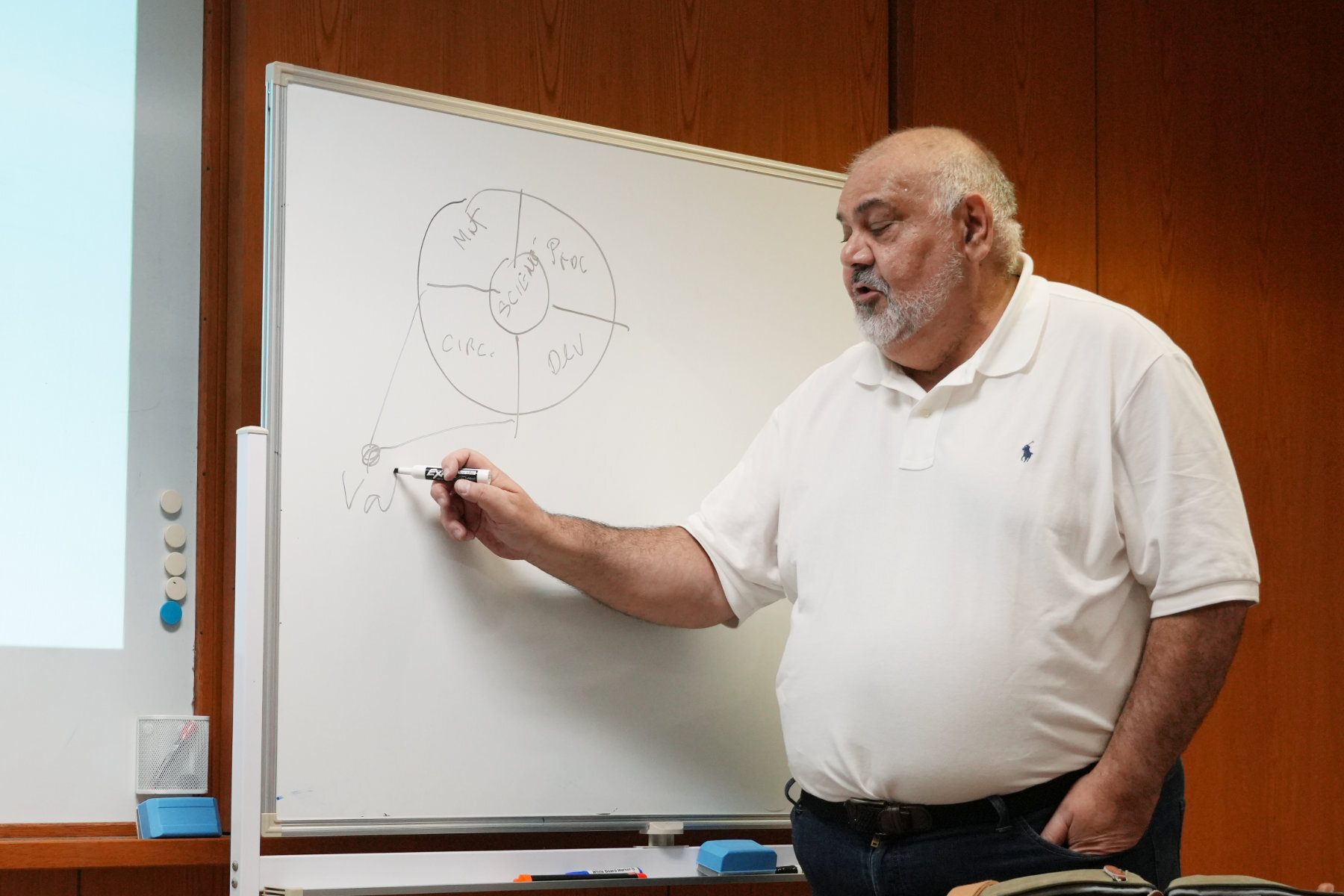 Dr-Araujo-gives-lecture.jpg